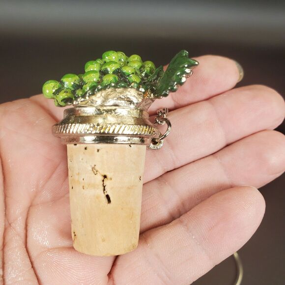 Green Grape Pewter Wine Bottle Stopper – Hand Painted Cork Bar Accessory - Picture 6 of 6